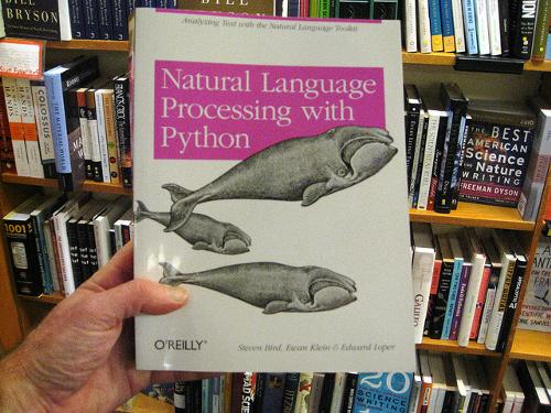 Portada del libro Natural Language Processing with Python en una librería, foto de https://flic.kr/p/aKBHak CC