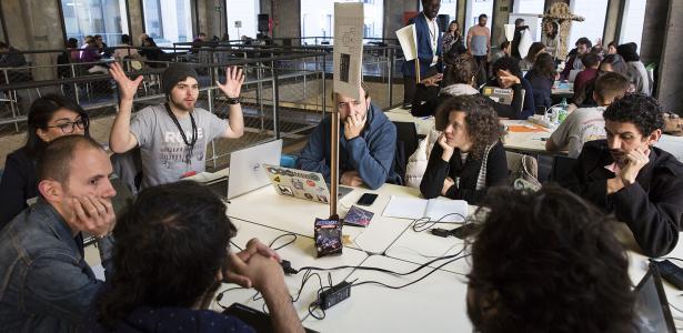 Workshop on technology, intelligence and creativity for democracy.