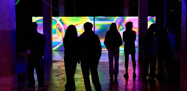 Exhibition Collapse of the Weave Function