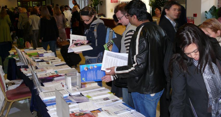 Imagen de evento de NLTK. Ian Grove-Stephensen NLP Training course information table. https://flic.kr/p/sL8vj
