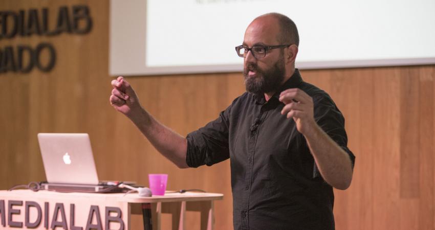 Samuel Granados durante su intervención en Visualizar17 Migraciones