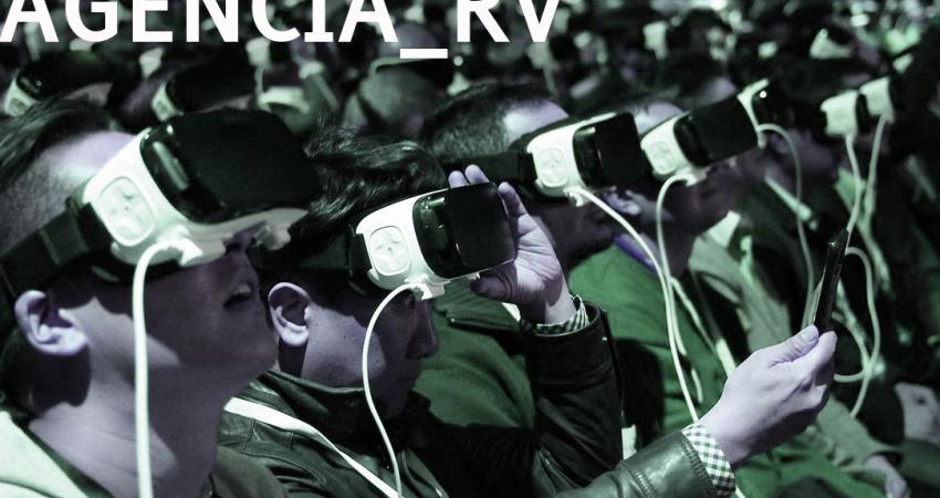 varias personas con gafas 3d