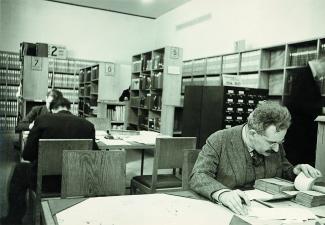 Walter Benjamin en la Biblioteca Nacional de París en 1937